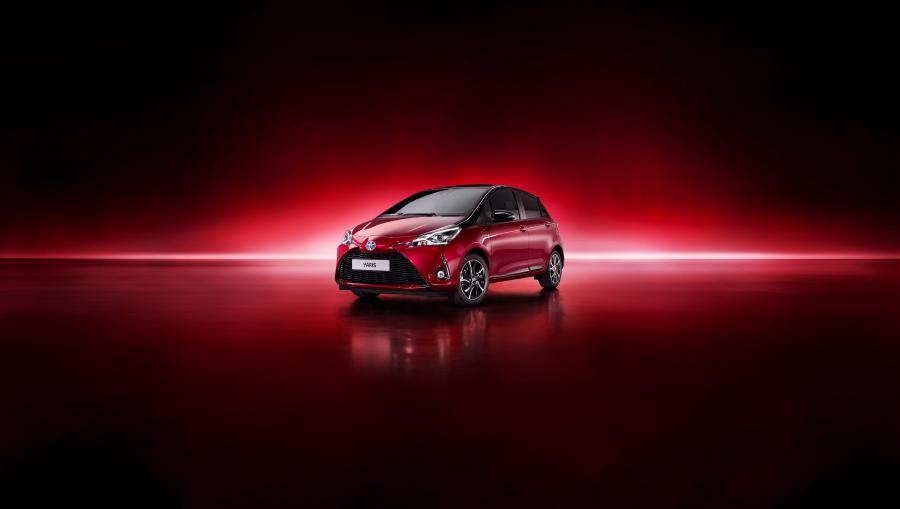  Toyota Yaris Hybrid Bi-Tone 2017 года  (фото 4 из 42)